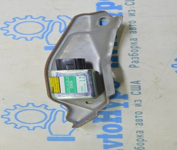 Датчик подушки безопасности задний левый Lexus GS300 GS350 GS430 GS450h 06-11 8983430020