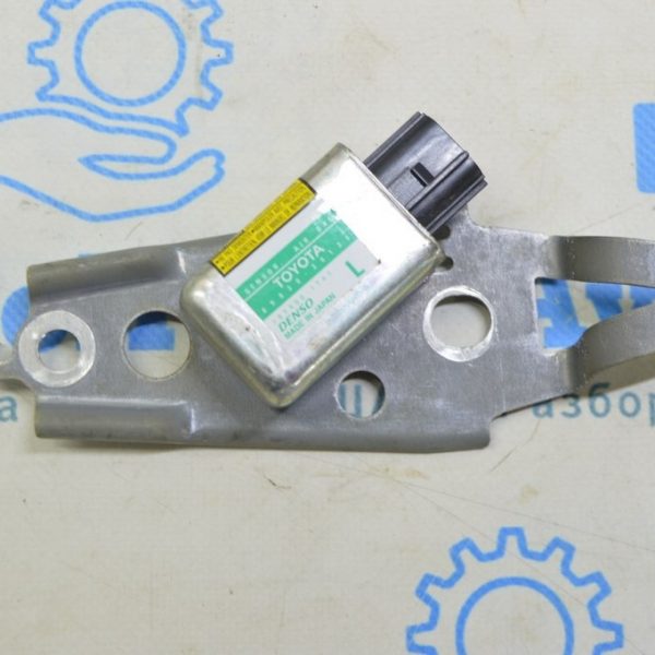 Датчик подушки безопасности боковой левый Lexus GS300 GS350 GS430 GS450h 06-11 8983030130