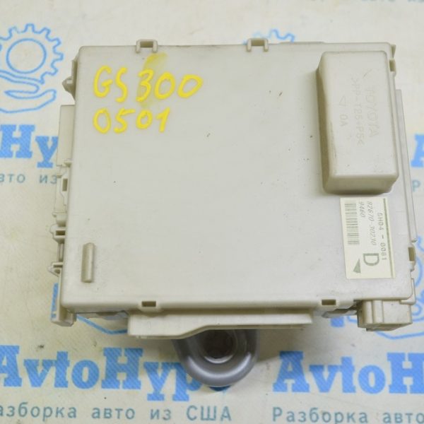 Блок предохранителей багажник Lexus GS300 GS350 GS430 GS450h 06-11 (01) 8267030230
