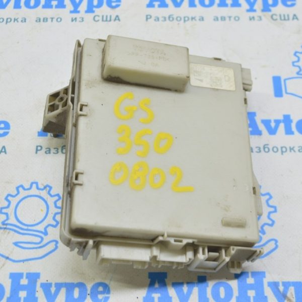 Блок предохранителей багажник Lexus GS300 GS350 GS430 GS450h 06-11 (02) 8267030230