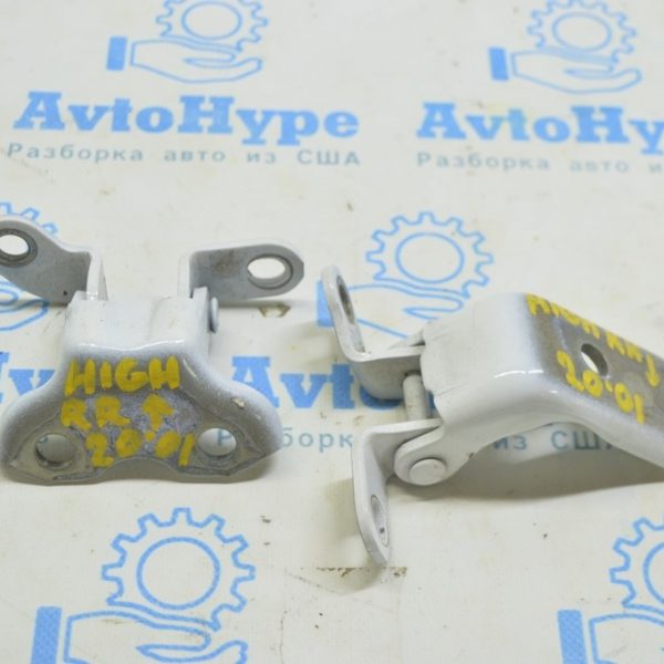 Петля двери багажника левая Toyota Highlander 20- 68820-0E230