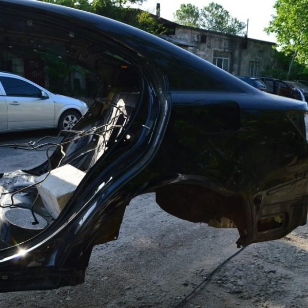 Четверть крыло задняя левая Lexus IS250/IS300/IS350 06-13 (01) черный цвет 61612-53031