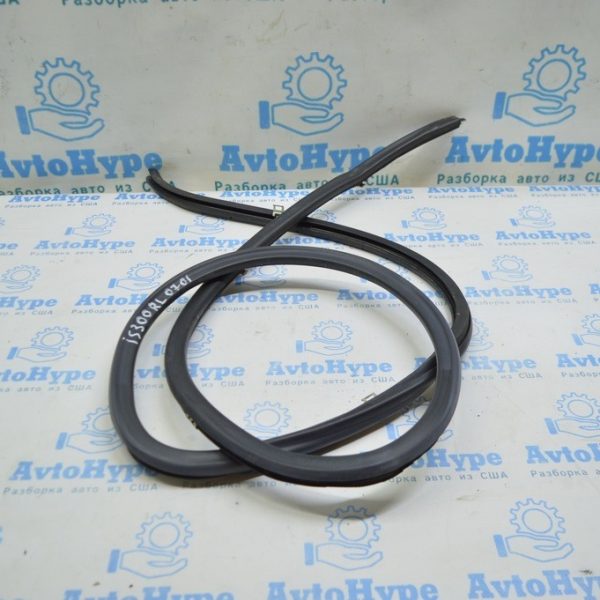 Уплотнитель дверного проема зад лев Lexus IS250/IS300/IS350 06-13 62332-53051