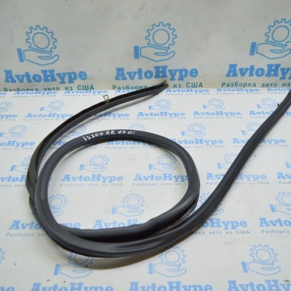 Уплотнитель дверного проема зад прав Lexus IS250/IS300/IS350 06-13 62331-53051