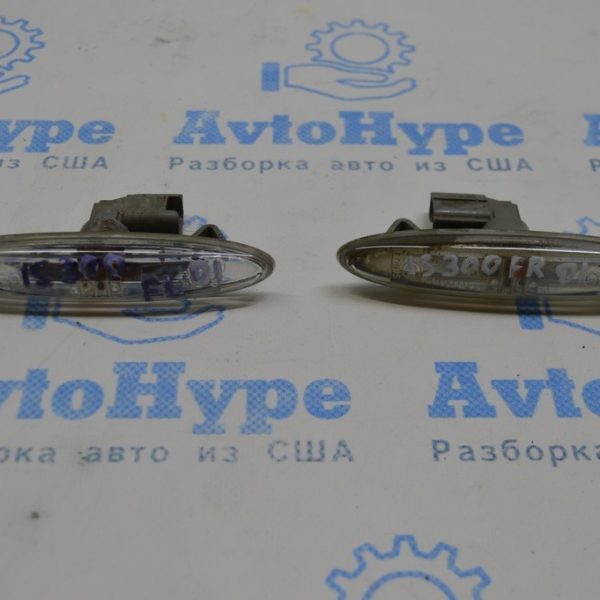 Поворотник в крыло перед лев Lexus IS250/IS300/IS350 06-13