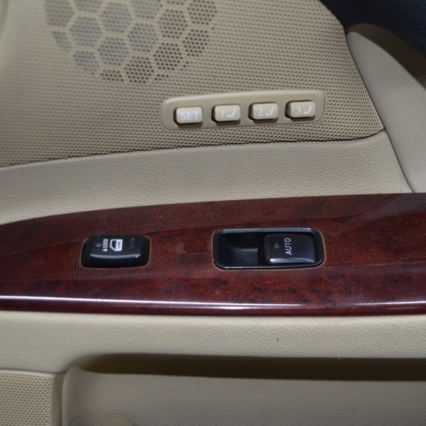 Управление стеклоподъемником перед прав Lexus IS250/IS300/IS350 06-13 коричн дерево 84030-53040