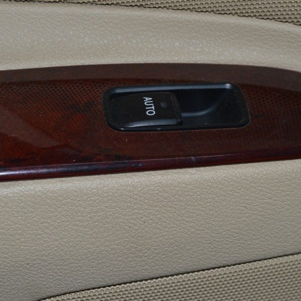 Управление стеклоподъемником зад лев Lexus IS250/IS300/IS350 06-13 коричневое дерево 84030-53040