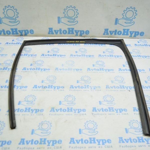 Уплотнитель стекла зад прав Lexus IS250/IS300/IS350 06-13 68142-53030