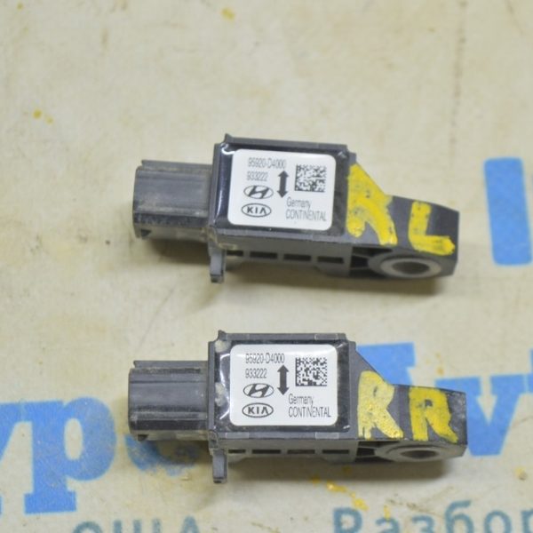 Датчик подушки безопасности задний прав Kia Optima 16- 95920-d4000