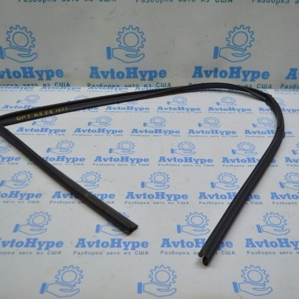 Уплотнитель стекла перед прав Kia Optima 16- 82540-D5000