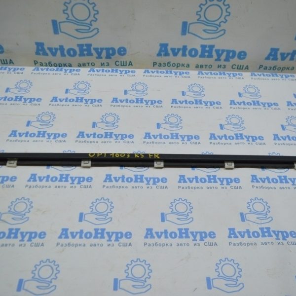 Молдинг дверь-стекло центральный перед прав Kia Optima 16- 82220-D4000