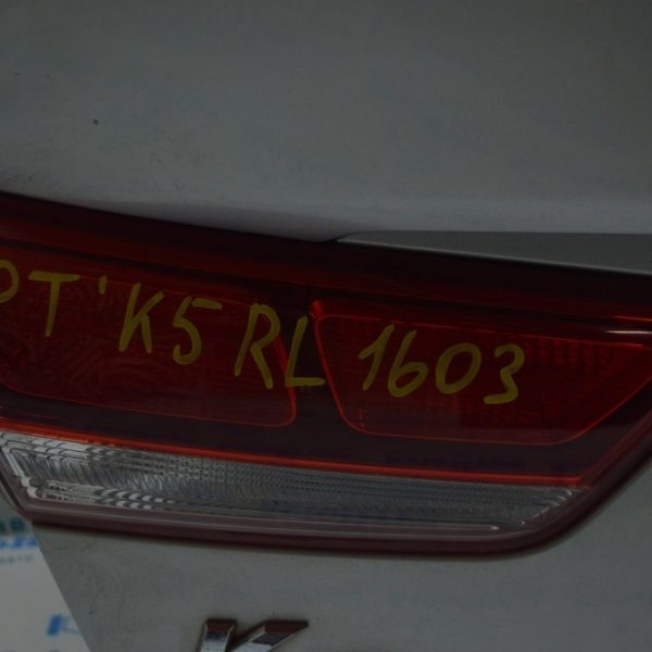 Фонарь внутренний (крышка багажника) левый Kia Optima 16- (03) 92403-D5000