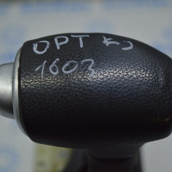 Ручка КПП с накладкой Kia Optima 16- резина черная 46720-D4100WK