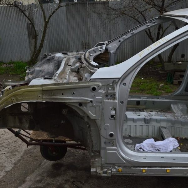 Четверть передняя левая Kia Optima 16- (03) cеребро 64500-D5000