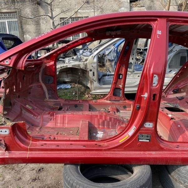 Стойка кузовная центральная левая HYUNDAI ELANTRA AD 17- (03) красная длинная с порогом передн 71110-F3A00