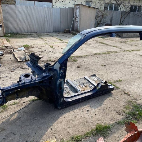 Батон крыши левый Toyota Highlander 14- (02) синий 63111-0E110