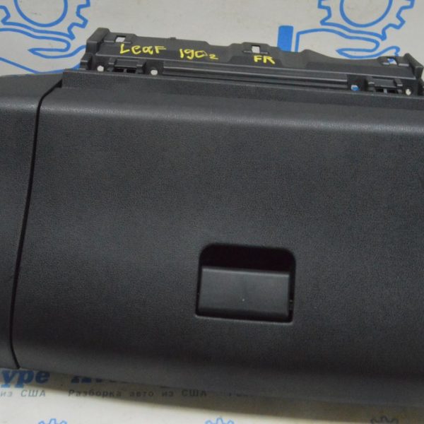 Перчаточный ящик, бардачок Nissan Leaf 18-22 черный (02) царапина 68510-3NF0B