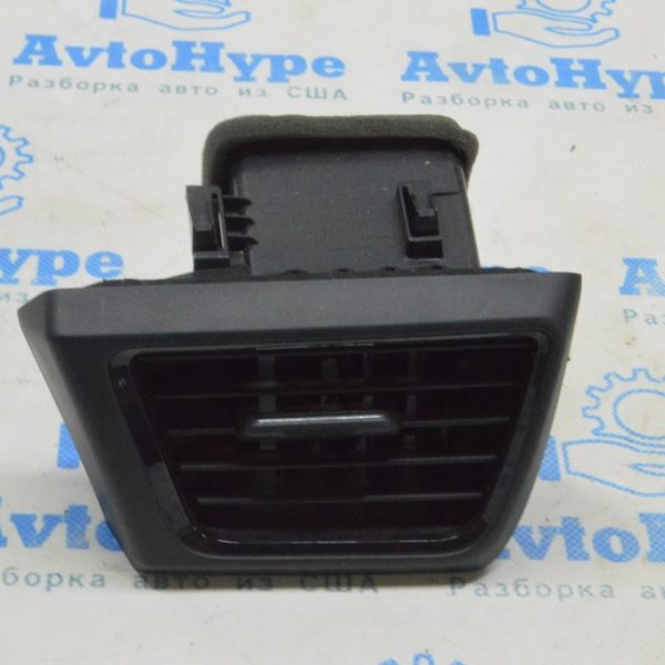 Воздуховод передней панели левый Nissan Leaf 18- с черной накладкой 68761-5SA0B