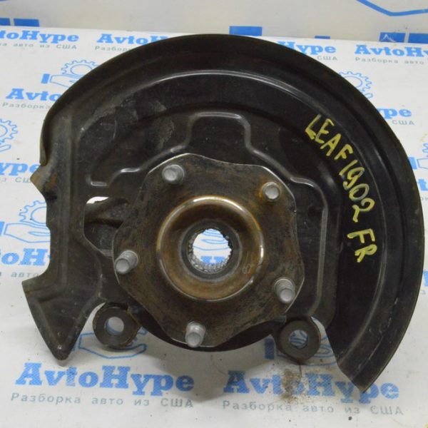 Цапфа со ступицей передняя правая Nissan Leaf 18- с кожухом (02) 40202-5SA1A