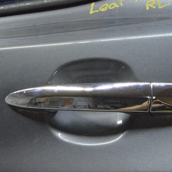 Заглушка ручки двери задней левой Nissan Leaf 18-24 826469N01A