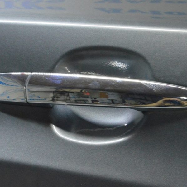 Заглушка ручки двери задней правой Nissan Leaf 18-24 826469N01A