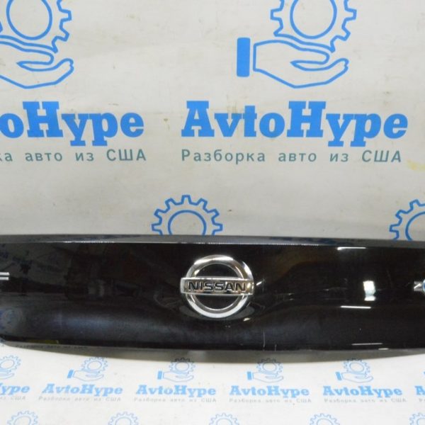 Накладка двери багажника Nissan Leaf 18- 90810-5SA0A