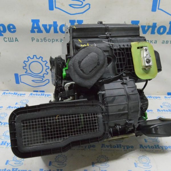 Печка в сборе Nissan Leaf 18-21 (02) разбит корпус 27210-5SA2B