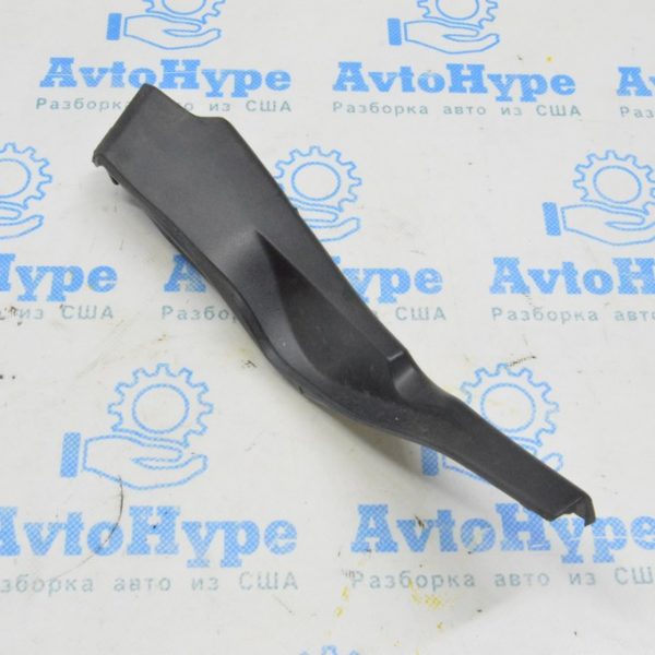 Уплотнитель решетки дворников правый Nissan Leaf 18- (02) потерт 66894-5SA0A