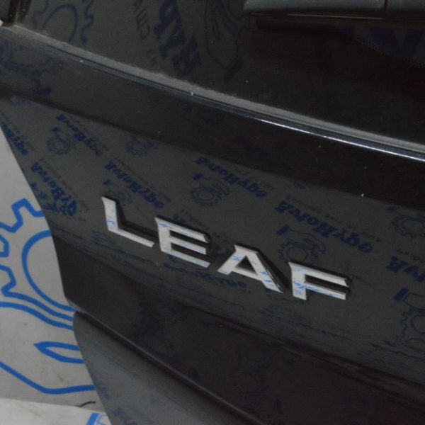 Эмблема надпись LEAF двери багажника Nissan Leaf 18-22 90892-5SK0A