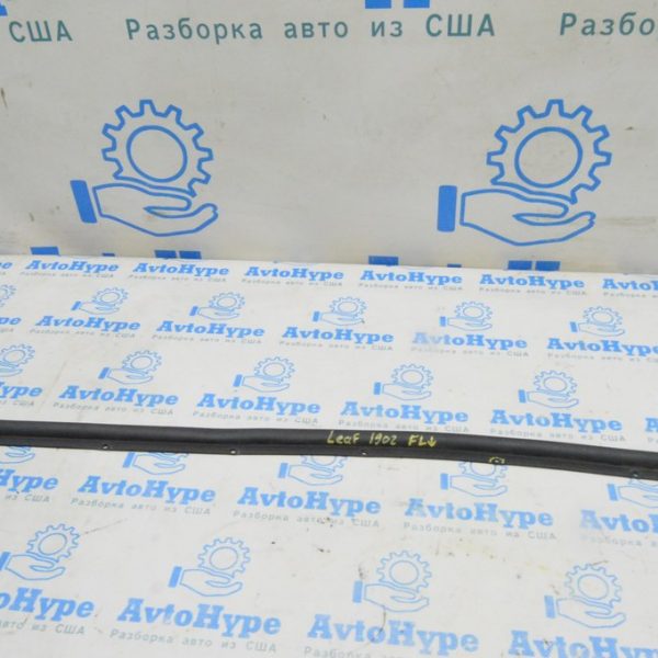 Уплотнитель двери нижний передний левый Nissan Leaf 18-24 (02) надрыв 808383NF0A
