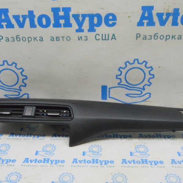 Накладка передней панели правая Nissan Leaf 18- черная 68420-5SA0B