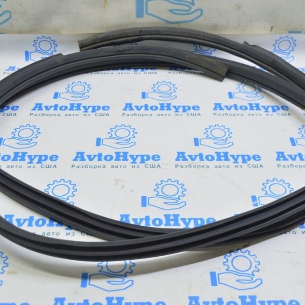 Уплотнитель резина двери багажника Nissan Leaf 18- 90830-5SA0A