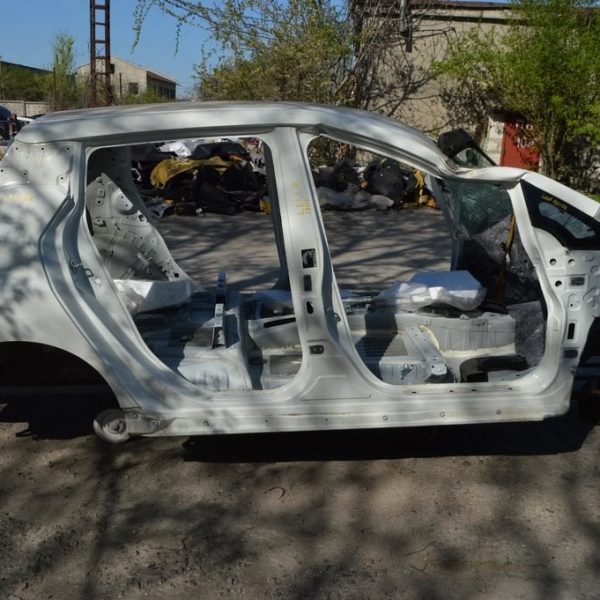 Стойка кузова центральная правая Nissan Leaf 18-22 (01) белая на кузове G6570-3NFMA