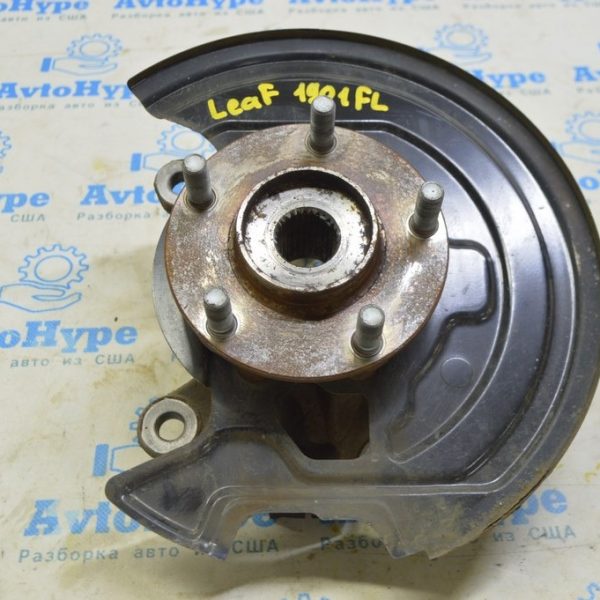 Цапфа со ступицей перед левая Nissan Leaf 18- с кожухом 40202-5SA1A