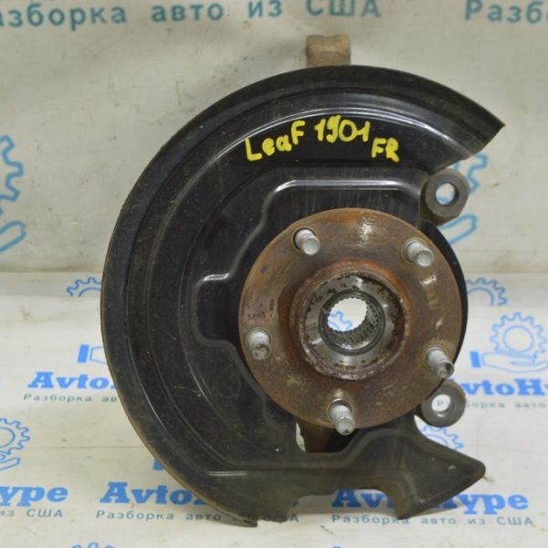 Цапфа со ступицей передняя правая Nissan Leaf 18- с кожухом 40202-5SA1A