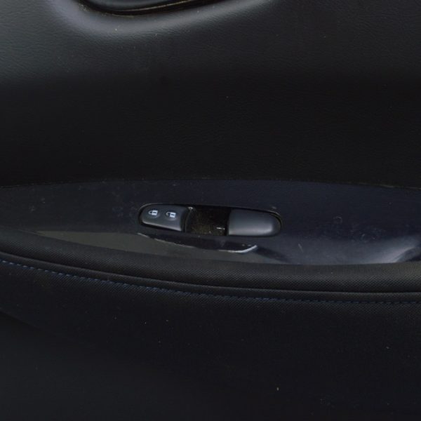 Управление стеклоподъемником передним правым Nissan Leaf 18- 25411-5SA0A