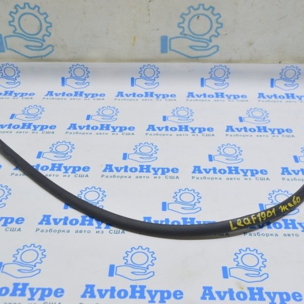 Уплотнитель решетки дворников центральный Nissan Leaf 18- 66830-3NF0A