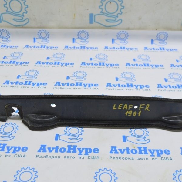 Уплотнитель крыла дверь-крыло правый Nissan Leaf 18- 63820-5SA1A