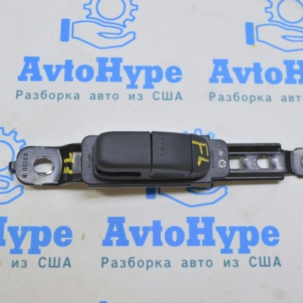 Регулировка высоты водительского ремня безопасности Nissan Leaf 18-19 черный