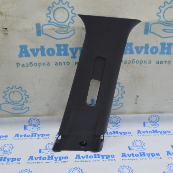 Накладка центральной стойки верхняя ремень правая Nissan Leaf 18- черная 76913-3NF0B