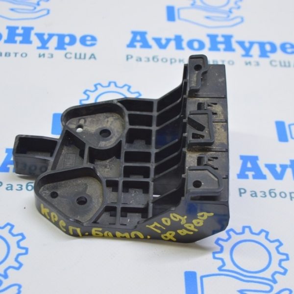 Крепление переднего бампера под фарой левое Nissan Leaf 18- 26092-5SK0A