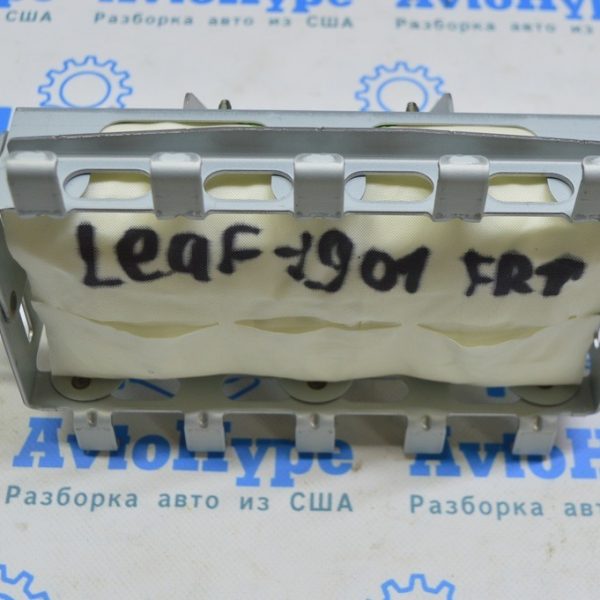 Подушка безопасности airbag пассажирская в торпеде Nissan Leaf 18-19 98515-5SA8A