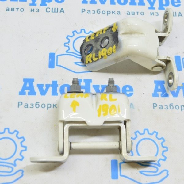 Петля двери нижняя задняя левая Nissan Leaf 18- 82421-AG000