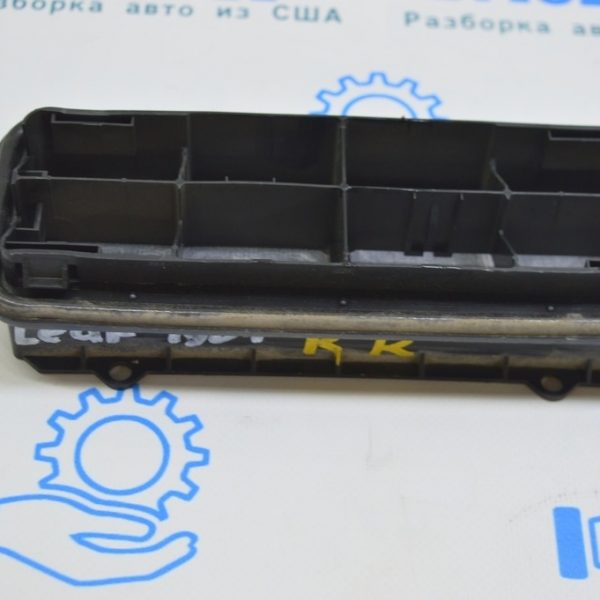 Щиток вентиляции правый Nissan Leaf 18- 77008-AX60B