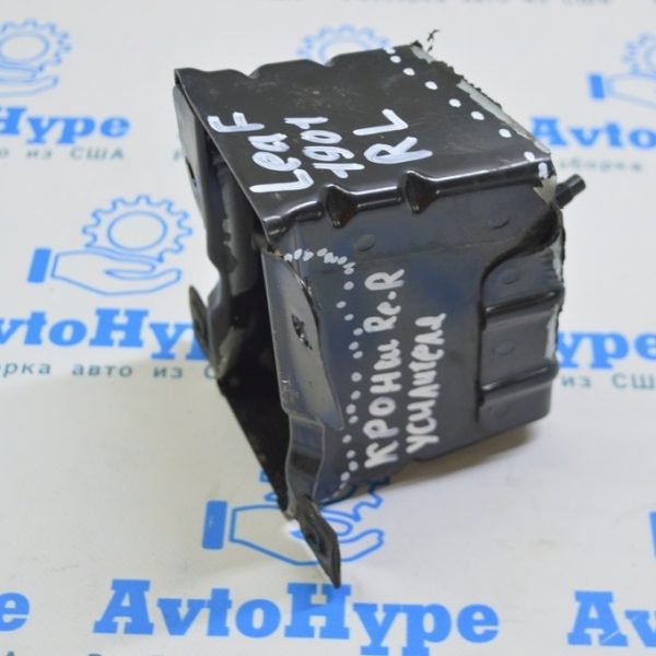 Клык усилителя заднего бампера левый Nissan Leaf 18- (01) подмят 85211-3NF0A