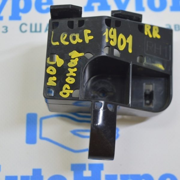 Крепление заднего бампера под фонарем правое Nissan Leaf 18- 85228-5SK0A