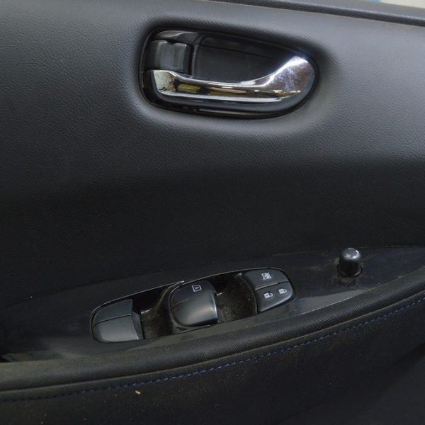 Управление стеклоподъемником и дверьми переднее левое Nissan Leaf 18- 25401-3NF0A