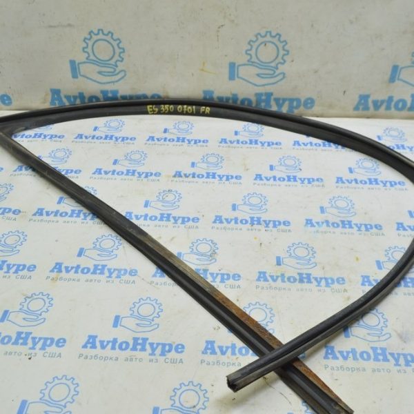 Уплотнитель стекла перед прав Lexus ES350 07-12 68141-33100