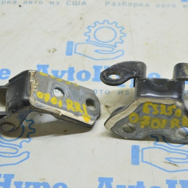 Петля двери верхняя зад прав Lexus ES350 07-12 68750-0D061