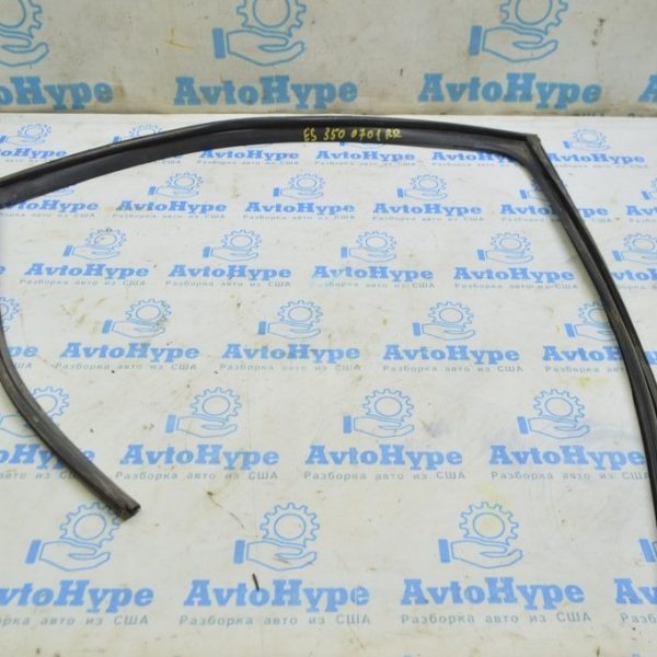 Уплотнитель стекла зад прав Lexus ES350 07-12 68142-33100